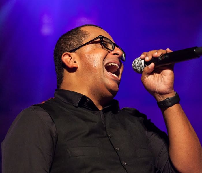 Concours Gagnez 400$ en certificats-cadeaux au Restaurant Inter et quatre billets pour le spectacle de Gregory Charles!