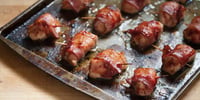 Photo de la Recette: BOUCHÉES DE DINDON AU BACON AVEC SAUCE BARBECUE AUX CANNEBERGES ET CHIPOTLES