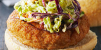Photo de la Recette: Burgers de Poulet et Salade de Chou au Gingembre et à l'aïoli