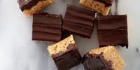 Photo de la Recette: Carrés Rice Krispies au Beurre D'arachides et au Chocolat