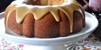Photo de la Recette: GÂTEAU-POUDING AUX POMMES, SAUCE AU CARAMEL