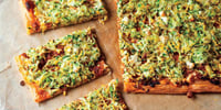 Photo de la Recette: Pizza Feuilletée au Pesto de Tomates Séchées, Courgettes et Féta de Marilou