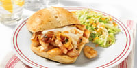 Photo de la Recette: Sandwich BBQ aux Poitrines de Poulet Tranchées, Assaisonnées et Rôties au Four