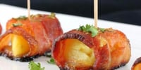 Photo de la Recette: BOUCHÉES D'ANANAS ENROBÉES DE BACON ET GLACÉES À LA SAUCE PIQUANTE