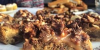 Photo de la Recette: Carrés Décadents à la Pâte à Biscuit, Bière, Chocolat et Bacon