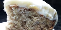 Photo de la Recette: GÂTEAU AUX BANANES AVEC GLAÇAGE AU FROMAGE À LA CRÈME