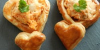 Photo de la Recette: Petits Coeurs en Bouchées à la Reine Saumon-Échalotes