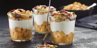 Photo de la Recette: PETITS POTS DE POMMES A LA CANNELLE ET MUESLI MAISON
