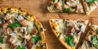 Photo de la Recette: PIZZA PITA EXPRESS À LA SAUCISSE