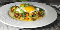 Photo de la Recette: Poêlée D'oeufs Légumes et Fèves au Lard