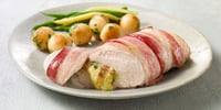 Photo de la Recette: Poitrine de Poulet Farcie au Bacon, Basilic et Trois Fromages