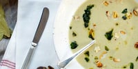 Photo de la Recette: POTAGE DE TOPINAMBOURS, CHOU-FLEUR ET MARRONS AVEC CROÛTONS AUX HERBES FRAÎCHES