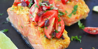 Photo de la Recette: SAUMON AUX AGRUMES AVEC SALSA DE TOMATES ET D’OLIVES