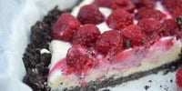 Photo de la Recette: Tarte Framboises Mascarpone et sa Croûte d’Oreo Recette Décadente
