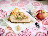 Photo de la Recette: Gâteau au Fromage avec Garniture de Pommes, Caramel et Crumble