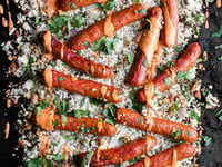 Photo de la Recette: Merguez, Couscous de Chou-fleur aux Herbes, Fromage Féta & Sauce aux Poivrons Rouges