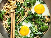 Photo de la Recette: Poêlée d’Udon, Cresson, et Oeuf