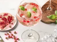 Photo de la Recette: Mocktail : Pétillant aux Baies de Grenade et Basilic