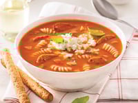 Photo de la Recette: Soupe-repas aux Tomates, Pâtes et Saucisses