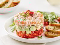Photo de la Recette: Tartare de Saumon étagé, Fraises et Avocat