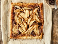 Photo de la Recette: Tarte Fine au Beurre d'Amande, à la Poire et au Chocolat