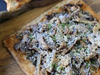 Photo de la Recette: Tarte Fine aux Champignons, Parmesan et Oignons Caramélisés