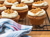 Photo de la Recette: "CUPCAKES" POMMES-CANNELLE ET GLAÇAGE AU FROMAGE À LA CRÈME