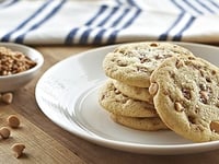 Photo de la Recette: Biscuits au Caramel Salé avec la Pâte à Biscuits de Base Becel