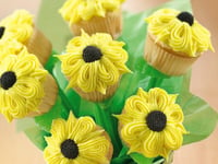 Photo de la Recette: Bouquet de Petits Gâteaux en Tournesol