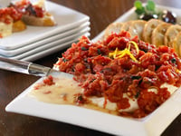 Photo de la Recette: Brie au Four Garni de Tomates Épicées