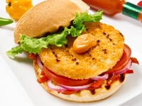 Photo de la Recette: Burgers de Poulet Pané Façon Cajun