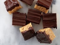 Photo de la Recette: Carrés Rice Krispies au Beurre D'arachides et au Chocolat