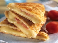 Photo de la Recette: Croque-monsieur Jambon Brie et Poires Salade de Chou