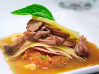 Photo de la Recette: EFFILOCHÉ DE VEAU ET LANGUE BRAISÉE, FROMAGE LE CANOTIER DE L’ISLE, COMPOTE À LA TOMATE GRILLÉE, BASILIC