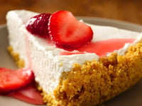 Photo de la Recette: Gâteau au Fromage au Yogourt Grec aux Fraises (sans cuisson)