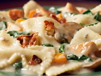 Photo de la Recette: Farfalles au Poulet et au Bacon avec Épinards et Champignons