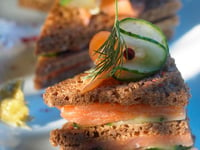 Photo de la Recette: Mini-Club Sandwiches à la Truite Fumée