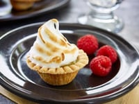 Photo de la Recette: Mini-Tartelettes au Citron et à la Framboise Meringuées