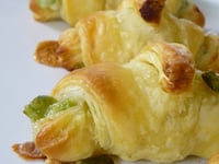 Photo de la Recette: Mini-croissant chèvre et poivron vert