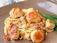 Photo de la Recette: Pétoncles Poêlés avec Fettucini au Bacon Sauce à la Crème