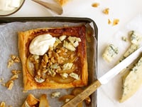 Photo de la Recette: POIRES CARAMÉLISÉES ET FROMAGE BLEU (GORGONZOLA) TARTS