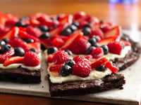 Photo de la Recette: Pizza-Dessert aux Brownies et aux Petits Fruits sans Gluten