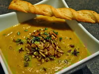 Photo de la Recette: Potage à la Courge et à la Pomme, Garniture de Graines de Citrouilles Grillée au Paprika Fumé