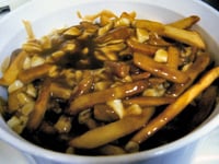 Photo de la Recette: Poutine de Patates Douces, Sauce à la Mangue et Melon d'eau