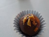 Photo de la Recette: Rochers au Chocolat Praliné, Noisettes et Crêpes Dentelles