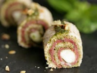 Photo de la Recette: Roulé de Pesto, Mozzarella, Magret de Canard Fumé et Pignons de Pin