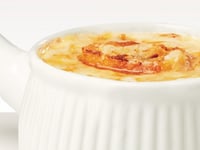 Photo de la Recette: SOUPE À L’OIGNON GRATINÉE AU FROMAGE LE MAMIROLLE