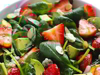 Photo de la Recette: Salade D’épinards et de Fraises…Vinaigrette au Pavot