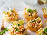 Photo de la Recette: Thai Salade de Poulet Wonton Coupes