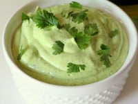 Photo de la Recette: Trempette Épicée au Yogourt et aux Avocats